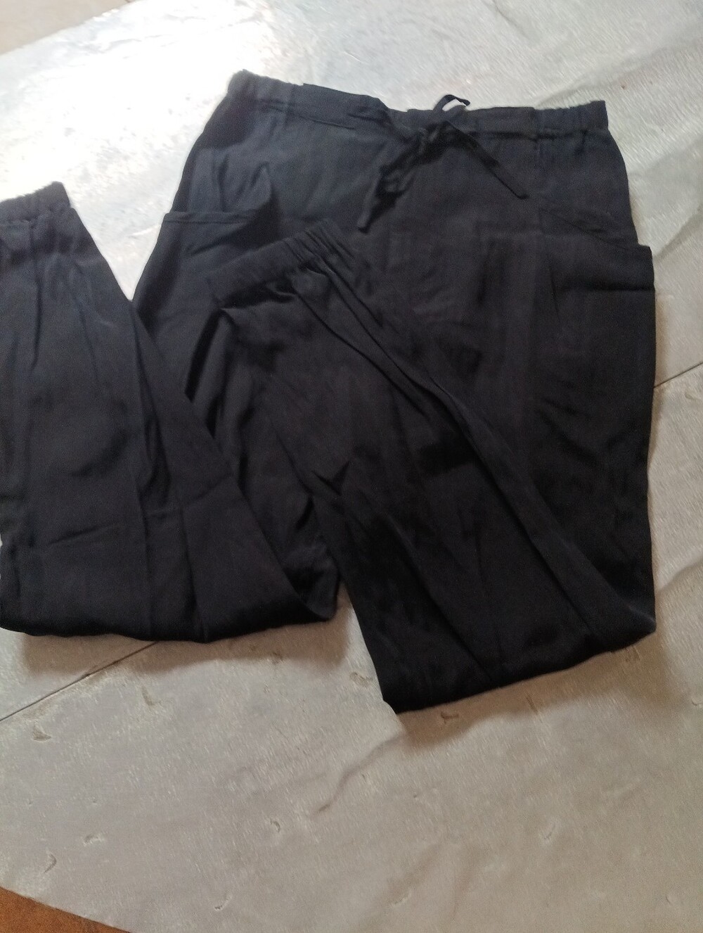 Elodie NWOT Woman's Lightweight Silky Jogger Pants Size Medium Black